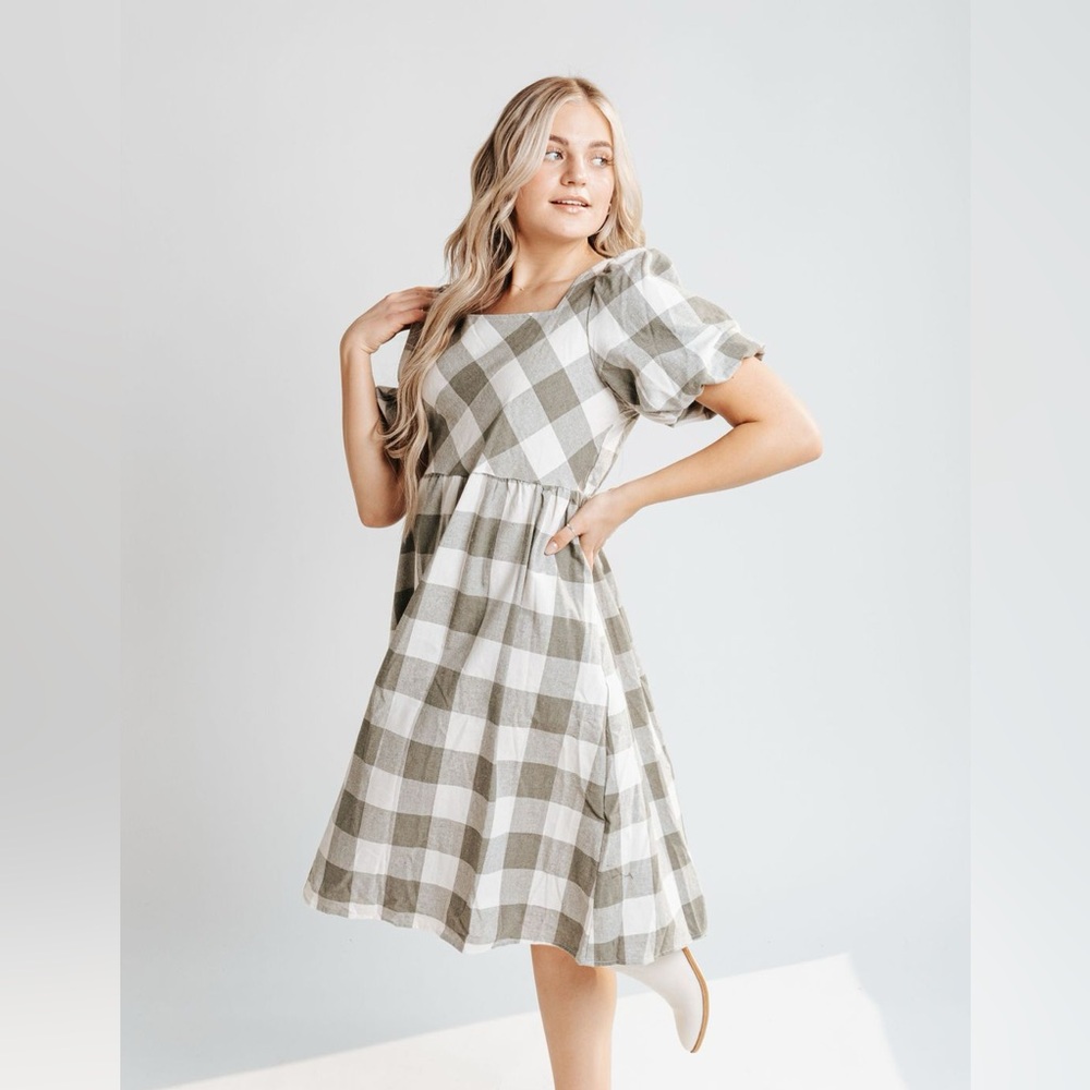 Square Neck Green & White Buffalo Plaid Puff Sleeve Midi Dress